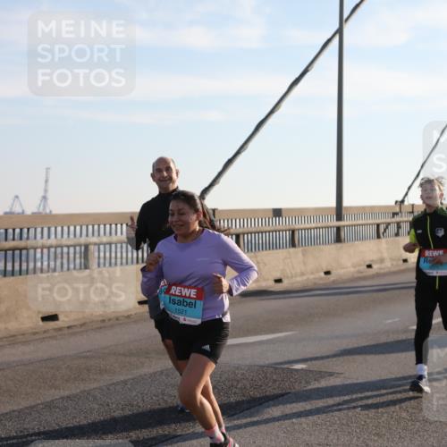 03.10.2025 - Köhlbrandbrückenlauf Yannick Fuchs http://msf.ph/oto/9177749 03.10.2025 08:29:46 Position 1 1521 meine-sportfotos.de
