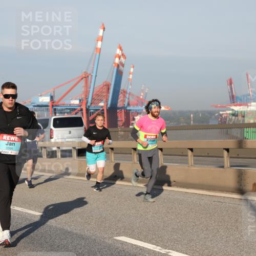 03.10.2025 - Köhlbrandbrückenlauf Yannick Fuchs http://msf.ph/oto/9177753 03.10.2025 08:49:05 Position 2 3395 meine-sportfotos.de