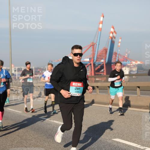03.10.2025 - Köhlbrandbrückenlauf Yannick Fuchs http://msf.ph/oto/9177757 03.10.2025 08:49:05 Position 2 3395 meine-sportfotos.de
