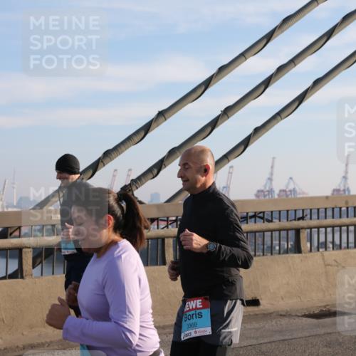 03.10.2025 - Köhlbrandbrückenlauf Yannick Fuchs http://msf.ph/oto/9177761 03.10.2025 08:29:47 Position 1 2760, 3369 meine-sportfotos.de