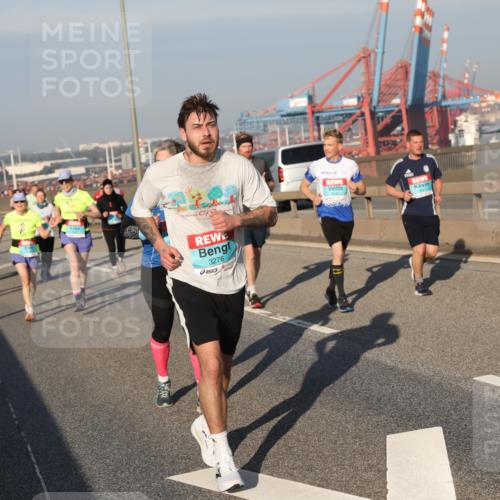 03.10.2025 - Köhlbrandbrückenlauf Yannick Fuchs http://msf.ph/oto/9177766 03.10.2025 08:49:06 Position 2 3276 meine-sportfotos.de