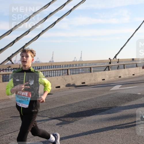 03.10.2025 - Köhlbrandbrückenlauf Yannick Fuchs http://msf.ph/oto/9177768 03.10.2025 08:29:48 Position 1 3371, 3186 meine-sportfotos.de