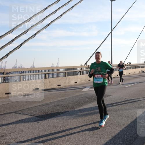 03.10.2025 - Köhlbrandbrückenlauf Yannick Fuchs http://msf.ph/oto/9177772 03.10.2025 08:29:48 Position 1 3186 meine-sportfotos.de