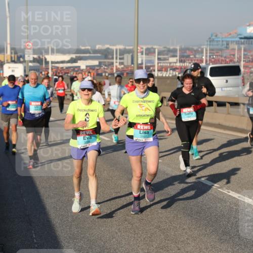 03.10.2025 - Köhlbrandbrückenlauf Yannick Fuchs http://msf.ph/oto/9177776 03.10.2025 08:49:08 Position 2 3106, 3107 meine-sportfotos.de