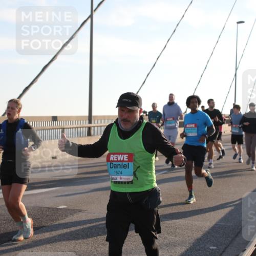 03.10.2025 - Köhlbrandbrückenlauf Yannick Fuchs http://msf.ph/oto/9177825 03.10.2025 08:29:53 Position 1 1674 meine-sportfotos.de