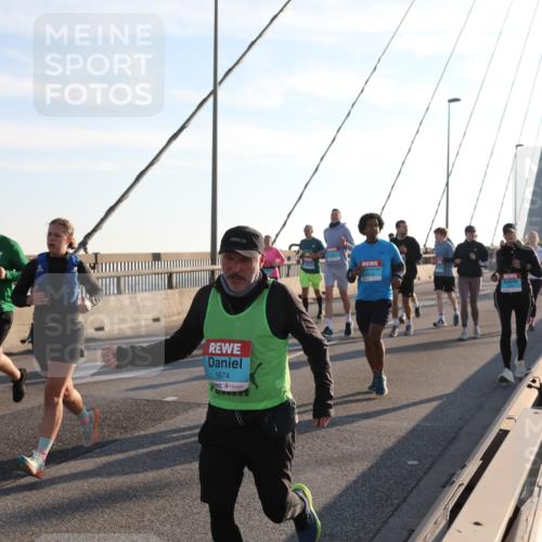 03.10.2025 - Köhlbrandbrückenlauf Yannick Fuchs http://msf.ph/oto/9177828 03.10.2025 08:29:53 Position 1 1674 meine-sportfotos.de