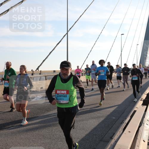 03.10.2025 - Köhlbrandbrückenlauf Yannick Fuchs http://msf.ph/oto/9177831 03.10.2025 08:29:54 Position 1 1674 meine-sportfotos.de