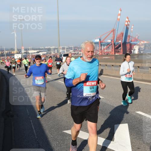 03.10.2025 - Köhlbrandbrückenlauf Yannick Fuchs http://msf.ph/oto/9177835 03.10.2025 08:49:13 Position 2 3176, 1809, 2276 meine-sportfotos.de