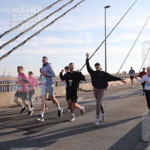 03.10.2025 - Köhlbrandbrückenlauf Yannick Fuchs http://msf.ph/oto/9177867 03.10.2025 08:29:57 Position 1  meine-sportfotos.de