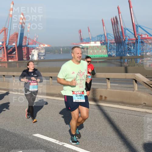 03.10.2025 - Köhlbrandbrückenlauf Yannick Fuchs http://msf.ph/oto/9177871 03.10.2025 08:49:17 Position 2 1879, 2025, 3416 meine-sportfotos.de