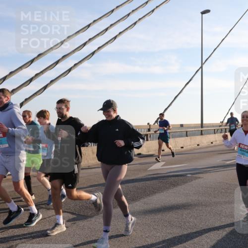 03.10.2025 - Köhlbrandbrückenlauf Yannick Fuchs http://msf.ph/oto/9177884 03.10.2025 08:29:57 Position 1 1387 meine-sportfotos.de