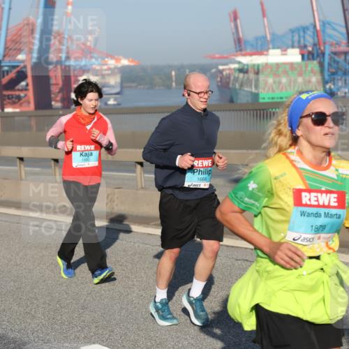 03.10.2025 - Köhlbrandbrückenlauf Yannick Fuchs http://msf.ph/oto/9177887 03.10.2025 08:49:19 Position 2 1480, 1666, 1879 meine-sportfotos.de