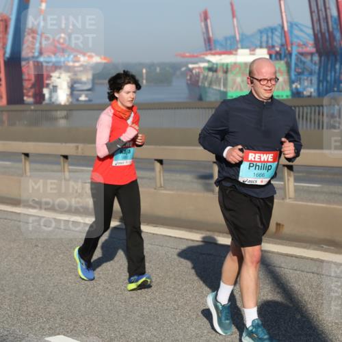 03.10.2025 - Köhlbrandbrückenlauf Yannick Fuchs http://msf.ph/oto/9177895 03.10.2025 08:49:19 Position 2 1666 meine-sportfotos.de