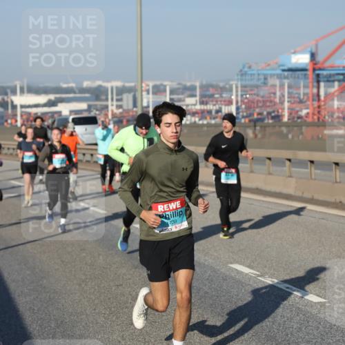 03.10.2025 - Köhlbrandbrückenlauf Yannick Fuchs http://msf.ph/oto/9177900 03.10.2025 08:49:20 Position 2 738 meine-sportfotos.de