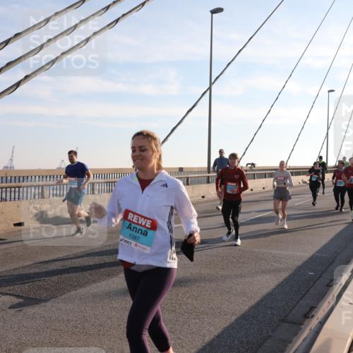 03.10.2025 - Köhlbrandbrückenlauf Yannick Fuchs http://msf.ph/oto/9177905 03.10.2025 08:29:58 Position 1 1387 meine-sportfotos.de