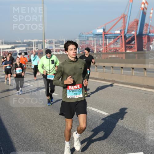 03.10.2025 - Köhlbrandbrückenlauf Yannick Fuchs http://msf.ph/oto/9177906 03.10.2025 08:49:20 Position 2 1738 meine-sportfotos.de