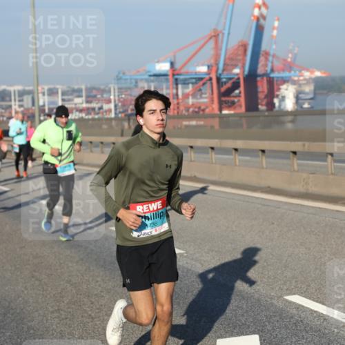 03.10.2025 - Köhlbrandbrückenlauf Yannick Fuchs http://msf.ph/oto/9177911 03.10.2025 08:49:21 Position 2 8, 1738 meine-sportfotos.de