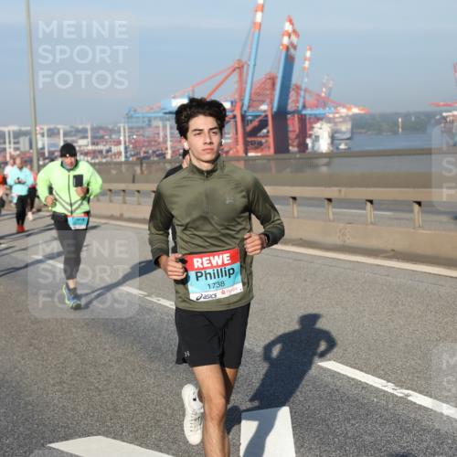 03.10.2025 - Köhlbrandbrückenlauf Yannick Fuchs http://msf.ph/oto/9177914 03.10.2025 08:49:21 Position 2 8, 1738 meine-sportfotos.de