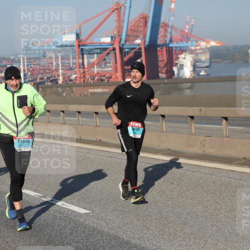 03.10.2025 - Köhlbrandbrückenlauf Yannick Fuchs http://msf.ph/oto/9177922 03.10.2025 08:49:22 Position 2 2724 meine-sportfotos.de