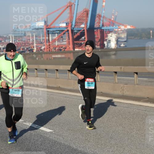 03.10.2025 - Köhlbrandbrückenlauf Yannick Fuchs http://msf.ph/oto/9177924 03.10.2025 08:49:22 Position 2 2724, 1877 meine-sportfotos.de