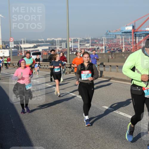 03.10.2025 - Köhlbrandbrückenlauf Yannick Fuchs http://msf.ph/oto/9177936 03.10.2025 08:49:23 Position 2 1821, 2724 meine-sportfotos.de