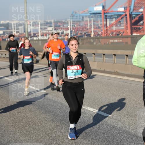 03.10.2025 - Köhlbrandbrückenlauf Yannick Fuchs http://msf.ph/oto/9177941 03.10.2025 08:49:24 Position 2 1821, 2724 meine-sportfotos.de