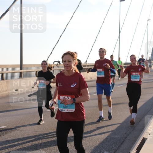 03.10.2025 - Köhlbrandbrückenlauf Yannick Fuchs http://msf.ph/oto/9177942 03.10.2025 08:30:01 Position 1 1705, 1818 meine-sportfotos.de