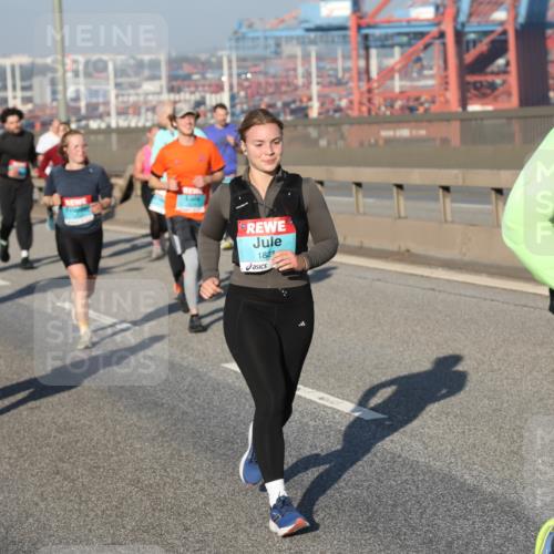 03.10.2025 - Köhlbrandbrückenlauf Yannick Fuchs http://msf.ph/oto/9177944 03.10.2025 08:49:24 Position 2 1821, 2724 meine-sportfotos.de