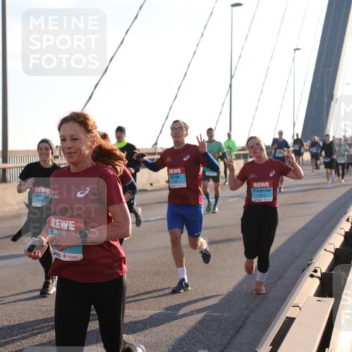 03.10.2025 - Köhlbrandbrückenlauf Yannick Fuchs http://msf.ph/oto/9177946 03.10.2025 08:30:01 Position 1 1818 meine-sportfotos.de