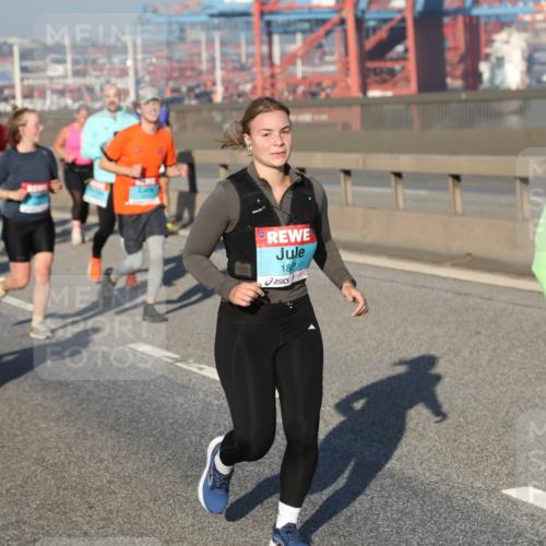 03.10.2025 - Köhlbrandbrückenlauf Yannick Fuchs http://msf.ph/oto/9177950 03.10.2025 08:49:24 Position 2 181 meine-sportfotos.de