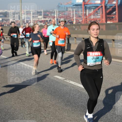 03.10.2025 - Köhlbrandbrückenlauf Yannick Fuchs http://msf.ph/oto/9177951 03.10.2025 08:49:24 Position 2 1821 meine-sportfotos.de