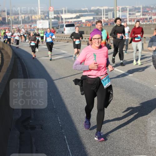 03.10.2025 - Köhlbrandbrückenlauf Yannick Fuchs http://msf.ph/oto/9177963 03.10.2025 08:49:25 Position 2 3213 meine-sportfotos.de