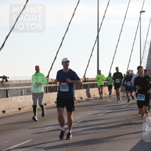 03.10.2025 - Köhlbrandbrückenlauf Yannick Fuchs http://msf.ph/oto/9178001 03.10.2025 08:30:05 Position 1 3653, 1933 meine-sportfotos.de