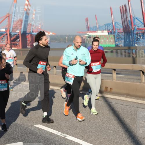 03.10.2025 - Köhlbrandbrückenlauf Yannick Fuchs http://msf.ph/oto/9178003 03.10.2025 08:49:30 Position 2 1573, 1720, 25, 1283, 3816 meine-sportfotos.de
