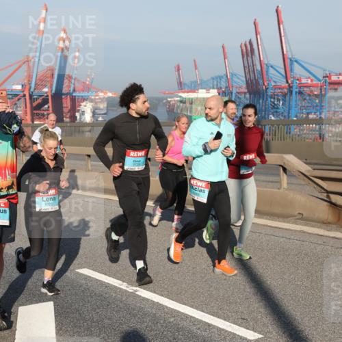 03.10.2025 - Köhlbrandbrückenlauf Yannick Fuchs http://msf.ph/oto/9178006 03.10.2025 08:49:30 Position 2 1573, 1720, 3725, 1283 meine-sportfotos.de