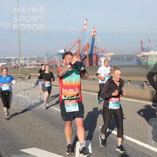 03.10.2025 - Köhlbrandbrückenlauf Yannick Fuchs http://msf.ph/oto/9178015 03.10.2025 08:49:31 Position 2 1573, 1720, 3725, 12 meine-sportfotos.de