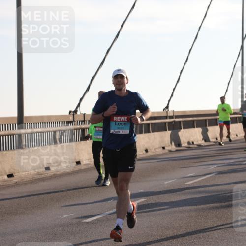 03.10.2025 - Köhlbrandbrückenlauf Yannick Fuchs http://msf.ph/oto/9178017 03.10.2025 08:30:06 Position 1 3653, 1933 meine-sportfotos.de