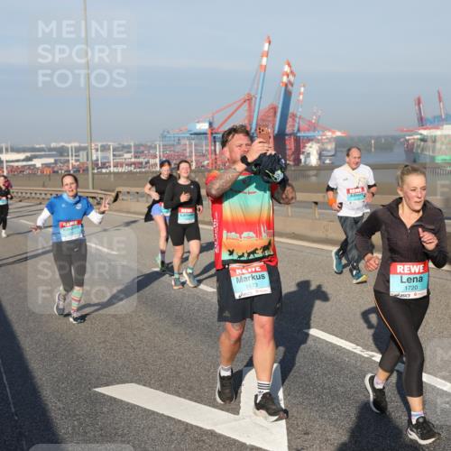 03.10.2025 - Köhlbrandbrückenlauf Yannick Fuchs http://msf.ph/oto/9178020 03.10.2025 08:49:31 Position 2 1573, 1720 meine-sportfotos.de