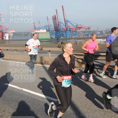 03.10.2025 - Köhlbrandbrückenlauf Yannick Fuchs http://msf.ph/oto/9178027 03.10.2025 08:49:32 Position 2 20, 1573, 1720, 3725, 1283 meine-sportfotos.de