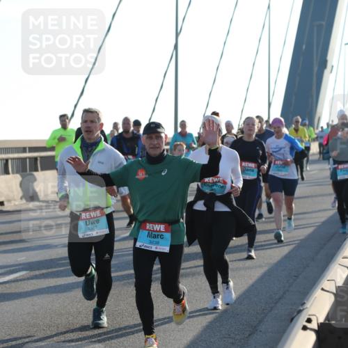 03.10.2025 - Köhlbrandbrückenlauf Yannick Fuchs http://msf.ph/oto/9178035 03.10.2025 08:30:09 Position 1 1367, 3238, 054 meine-sportfotos.de
