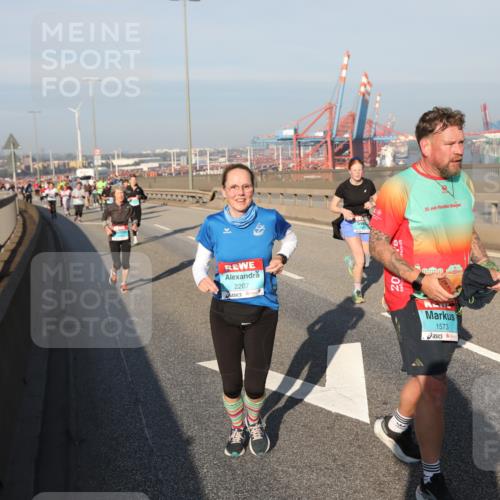 03.10.2025 - Köhlbrandbrückenlauf Yannick Fuchs http://msf.ph/oto/9178039 03.10.2025 08:49:33 Position 2 2207, 20, 1573 meine-sportfotos.de