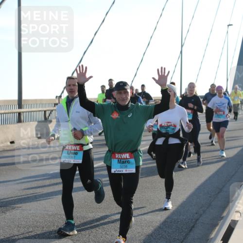 03.10.2025 - Köhlbrandbrückenlauf Yannick Fuchs http://msf.ph/oto/9178052 03.10.2025 08:30:10 Position 1 1367, 3238 meine-sportfotos.de