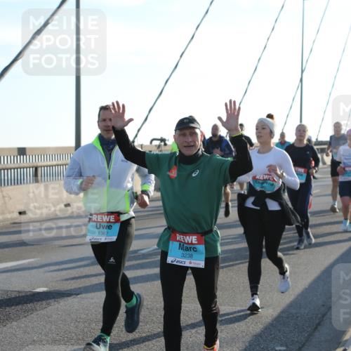03.10.2025 - Köhlbrandbrückenlauf Yannick Fuchs http://msf.ph/oto/9178058 03.10.2025 08:30:10 Position 1 1367, 3238 meine-sportfotos.de