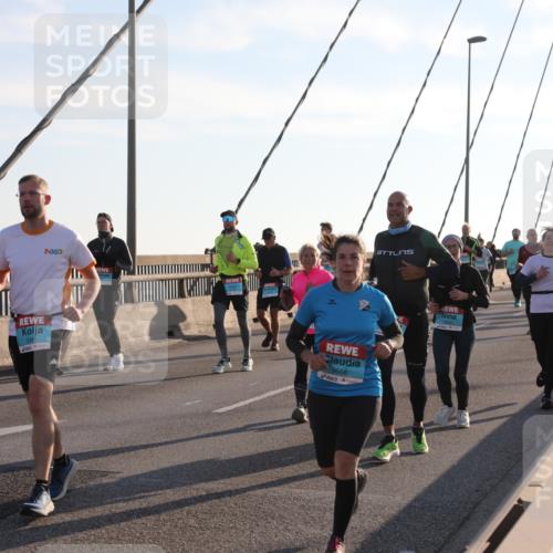 03.10.2025 - Köhlbrandbrückenlauf Yannick Fuchs http://msf.ph/oto/9178123 03.10.2025 08:30:20 Position 1 3345, 3666, 1844 meine-sportfotos.de