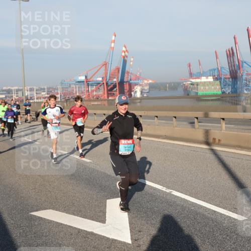 03.10.2025 - Köhlbrandbrückenlauf Yannick Fuchs http://msf.ph/oto/9178124 03.10.2025 08:49:40 Position 2 12, 3761 meine-sportfotos.de