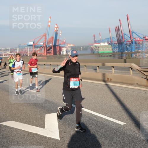 03.10.2025 - Köhlbrandbrückenlauf Yannick Fuchs http://msf.ph/oto/9178126 03.10.2025 08:49:40 Position 2 3761 meine-sportfotos.de