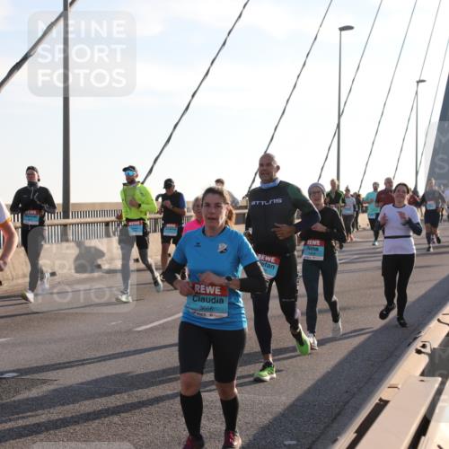 03.10.2025 - Köhlbrandbrückenlauf Yannick Fuchs http://msf.ph/oto/9178127 03.10.2025 08:30:20 Position 1 3345, 3666, 1844 meine-sportfotos.de
