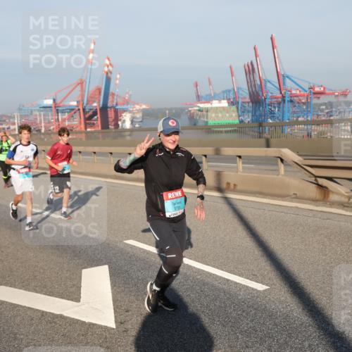 03.10.2025 - Köhlbrandbrückenlauf Yannick Fuchs http://msf.ph/oto/9178130 03.10.2025 08:49:40 Position 2 3761 meine-sportfotos.de