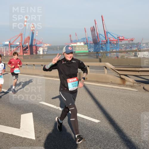 03.10.2025 - Köhlbrandbrückenlauf Yannick Fuchs http://msf.ph/oto/9178133 03.10.2025 08:49:41 Position 2 12, 3761 meine-sportfotos.de