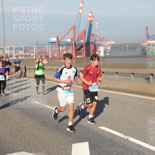 03.10.2025 - Köhlbrandbrückenlauf Yannick Fuchs http://msf.ph/oto/9178142 03.10.2025 08:49:41 Position 2 1719, 287, 32 meine-sportfotos.de